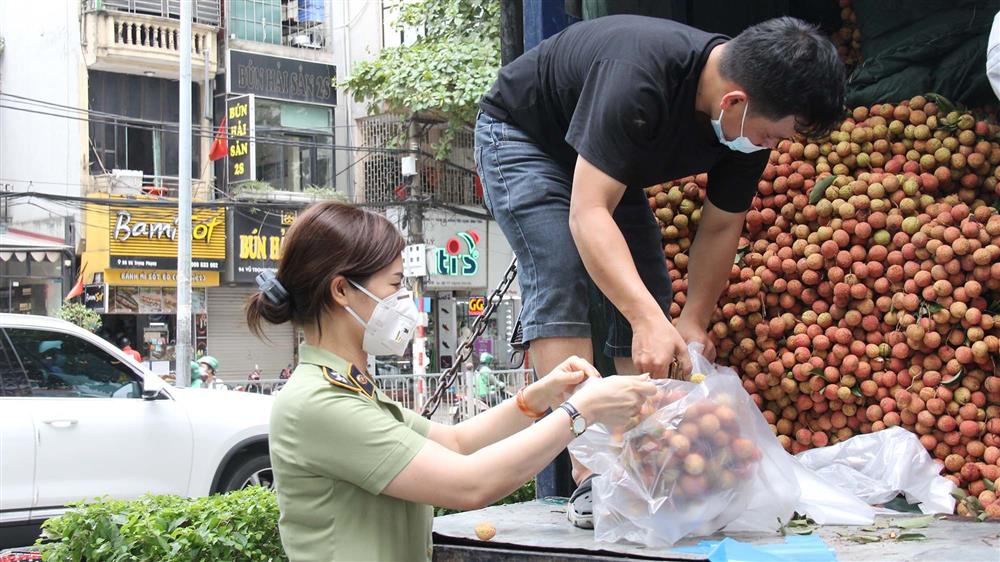 27 tấn vải thiều Bắc Giang được Cục QLTT Hà Nội kết nối, hỗ trợ tiêu thụ trong ngày 4/6